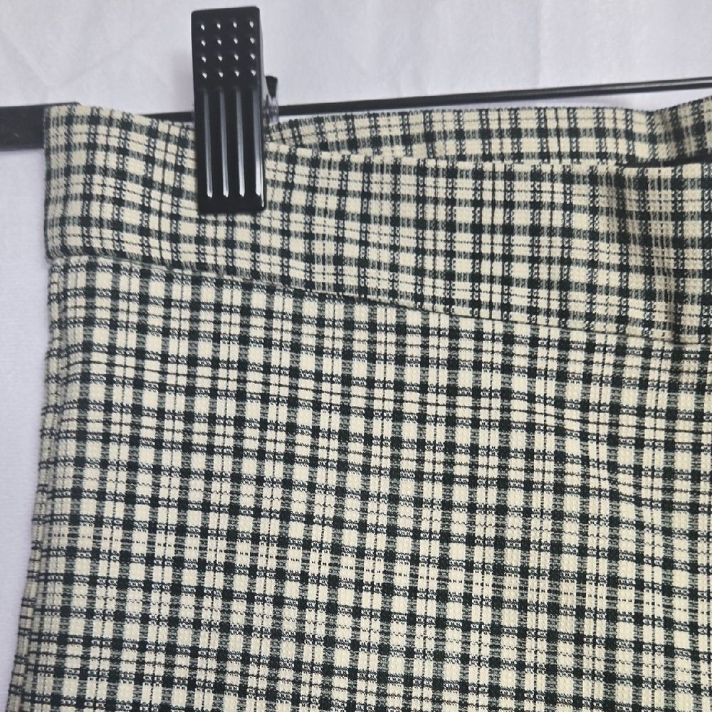 Zara Dark Green and Cream Checkered/Plaid Cropped Pants - Picture 6 of 15